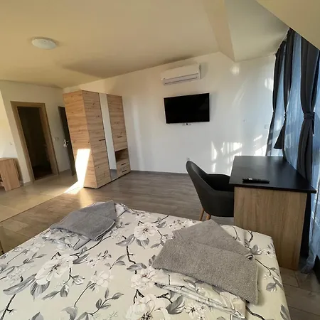 Zaraaparthotel 3* סופיה