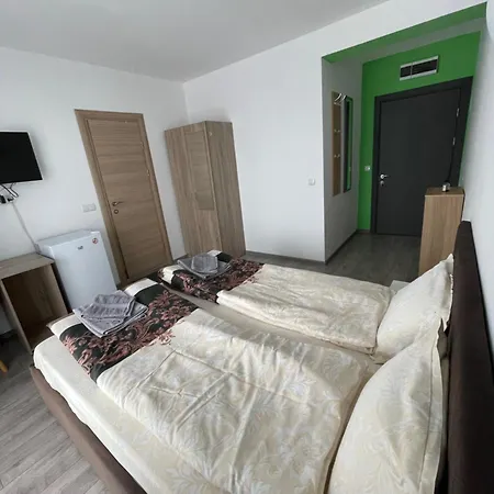 Zaraaparthotel Апарт-отель 3*